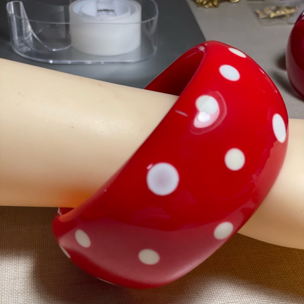 Red and White Resin Bangle